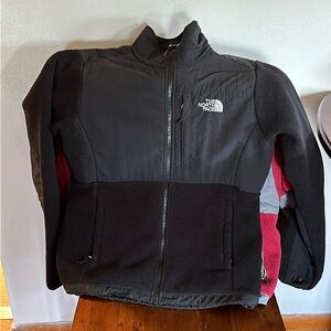 North face medium women’s zip up fleece.  Good condition.